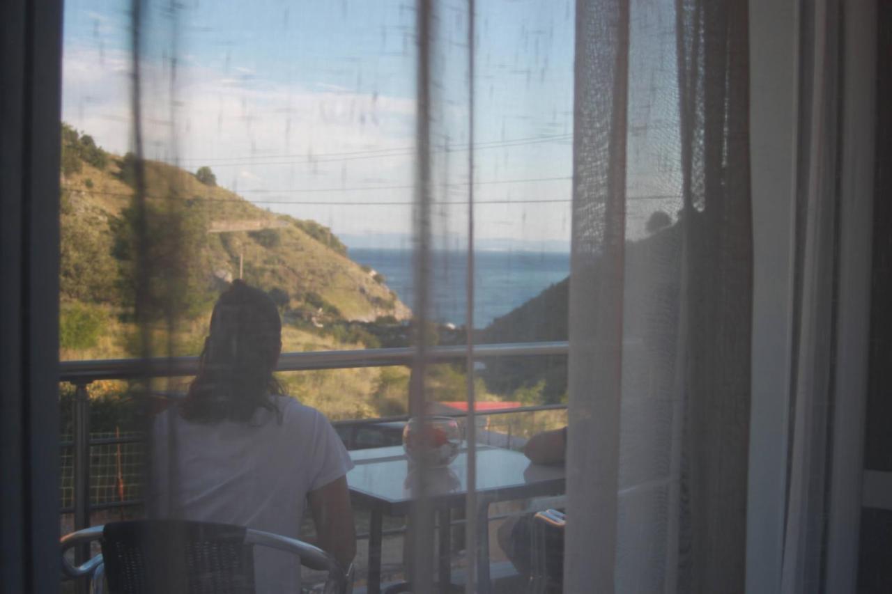 Orea Hotel Himare Esterno foto