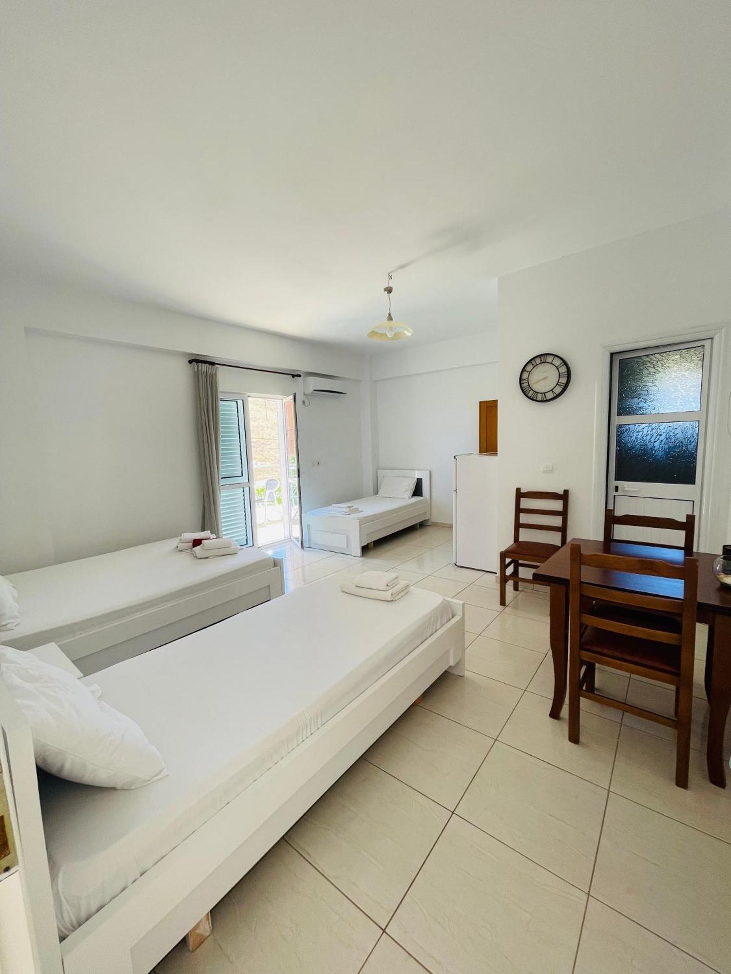 Orea Hotel Himare Esterno foto